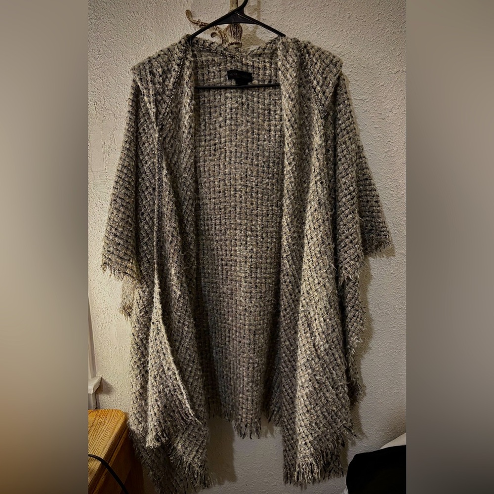 Steve Madden Shawl wrap. Grey 50.00